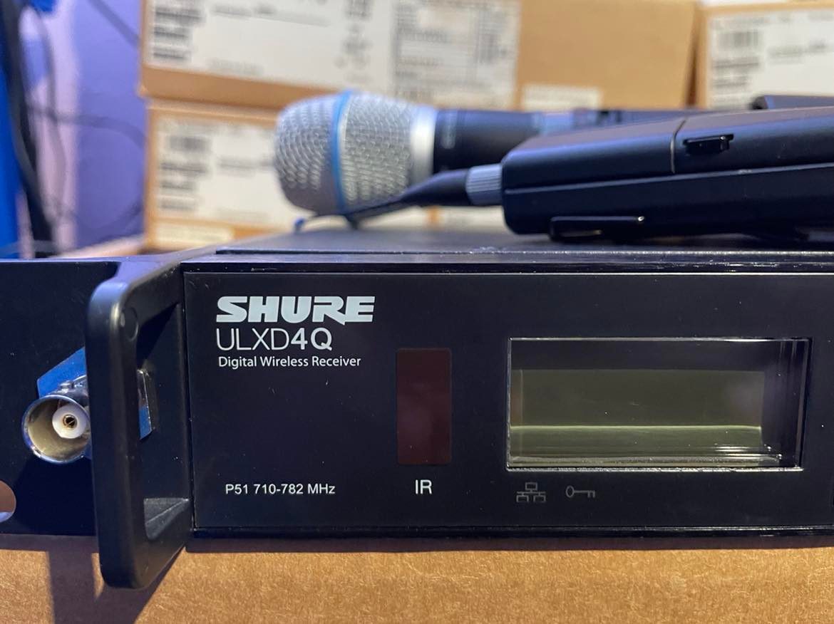 Shure ULXD4Q P51 710782 MHz 2x ULXD2 Beta 87A 2x ULXD1 4000 EUR