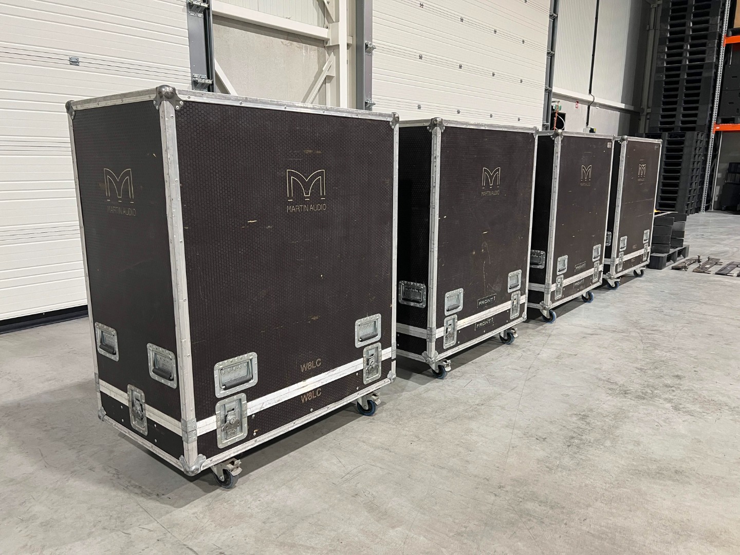 Martin Audio line array: 10x W8LC 2x W8LCD 4x grid 4x case | 17988 EUR ...