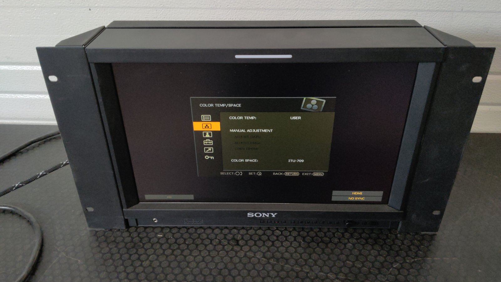 1x Sony LMD-1541W 14