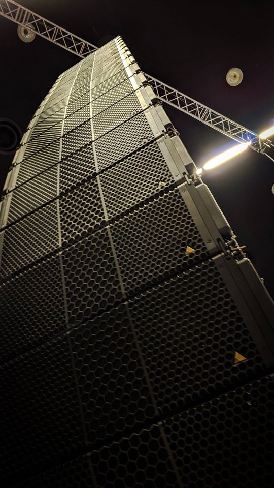 Adamson S10 High Performance Set 24 x S10, 8 x E219, 2 x E-rack ...