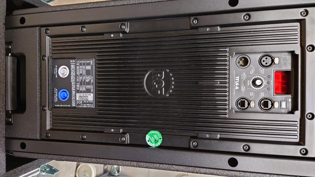 RCF TTL6A Aktives DreiWege Line Array Modul 8500 EUR Gebrauchte