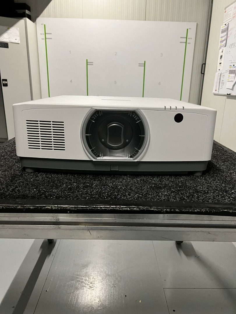 NEC NEC's PA653UL | 1999 EUR 