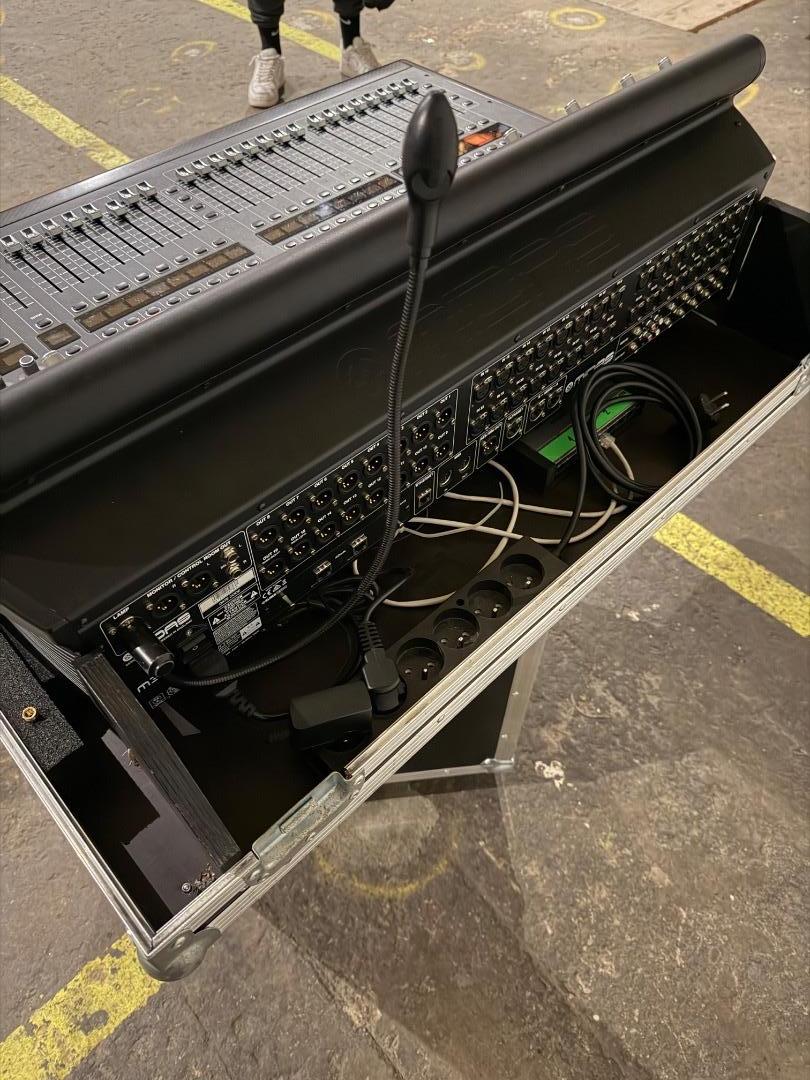 MIDAS M32 Midas M32 Digital Mixer + Thon Flight Case + Dante – Barely ...
