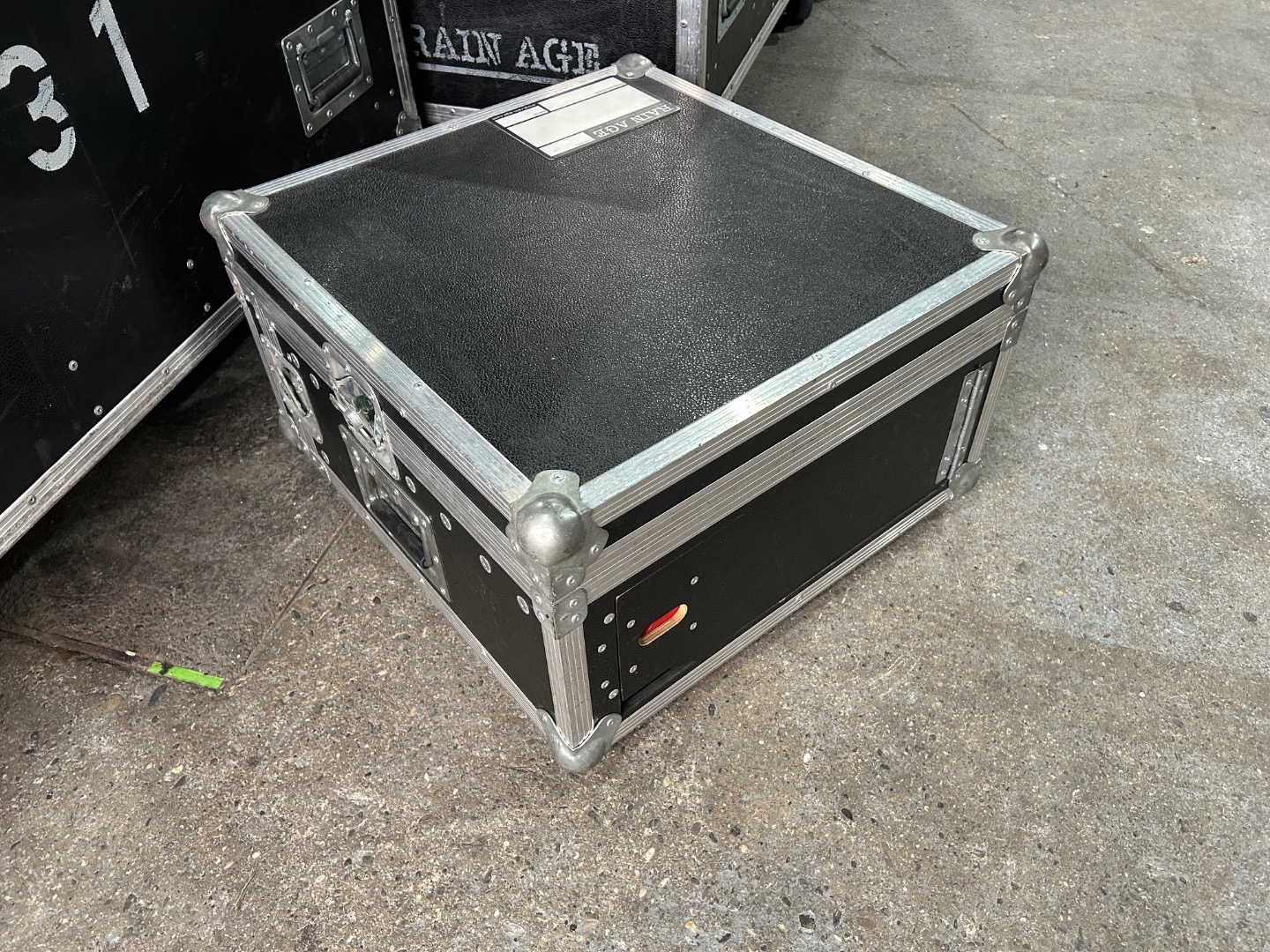 ML Case L- Rack 4 + 10HE mit Serviceklappe hinten | 149 EUR ...