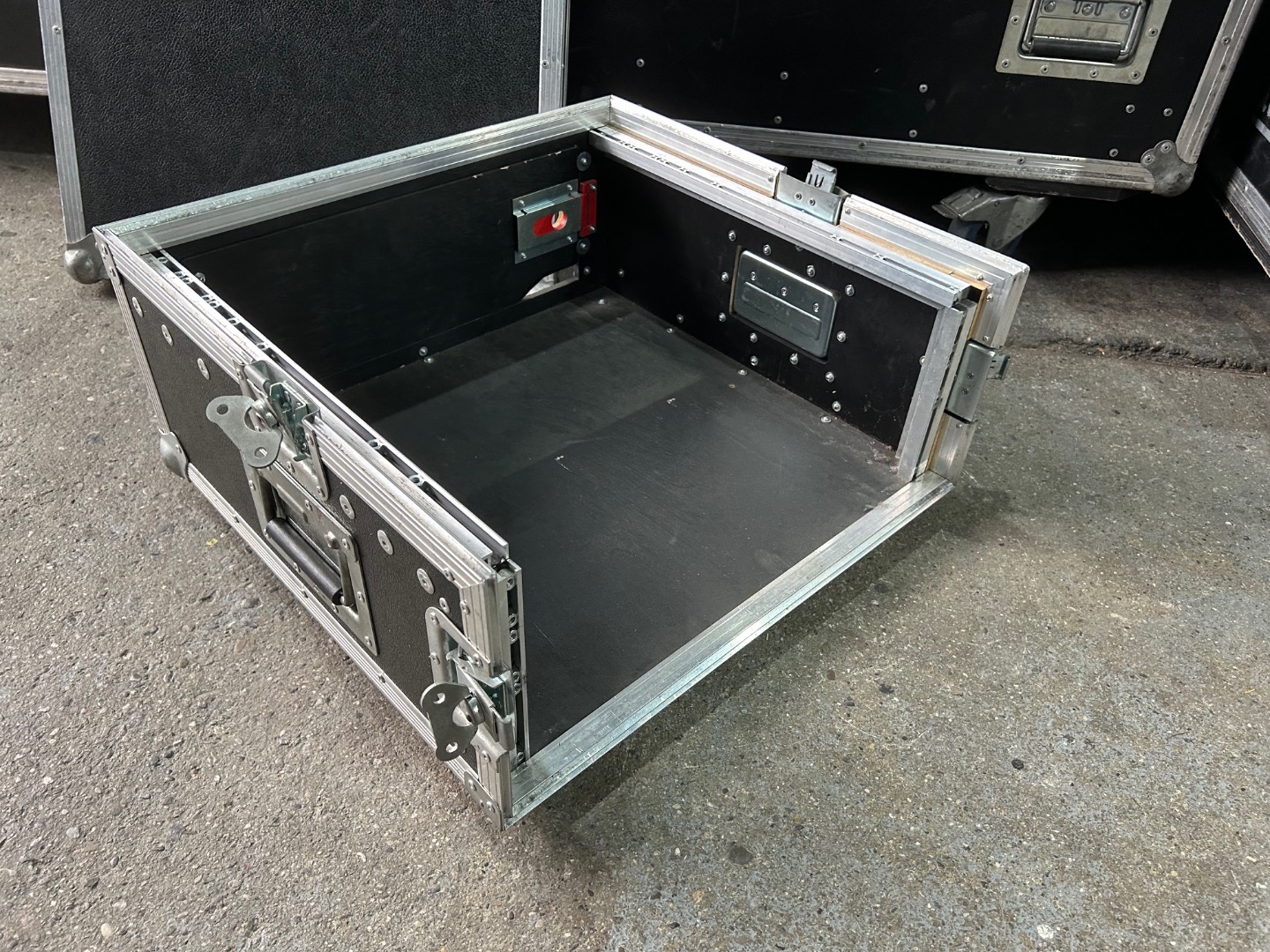 ML Case L- Rack 4 + 10HE mit Serviceklappe hinten | 149 EUR ...