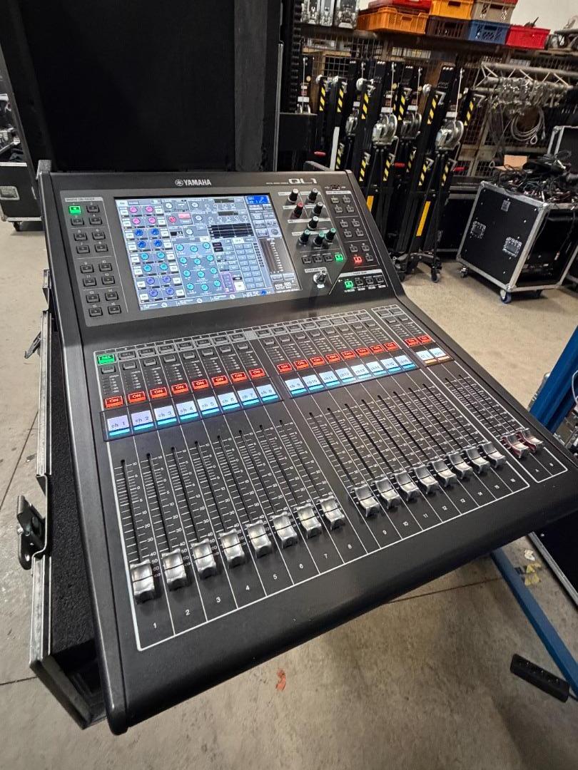 Yamaha QL1 - im Case | 4000 EUR - Gebrauchte-Veranstaltungstechnik.de ...