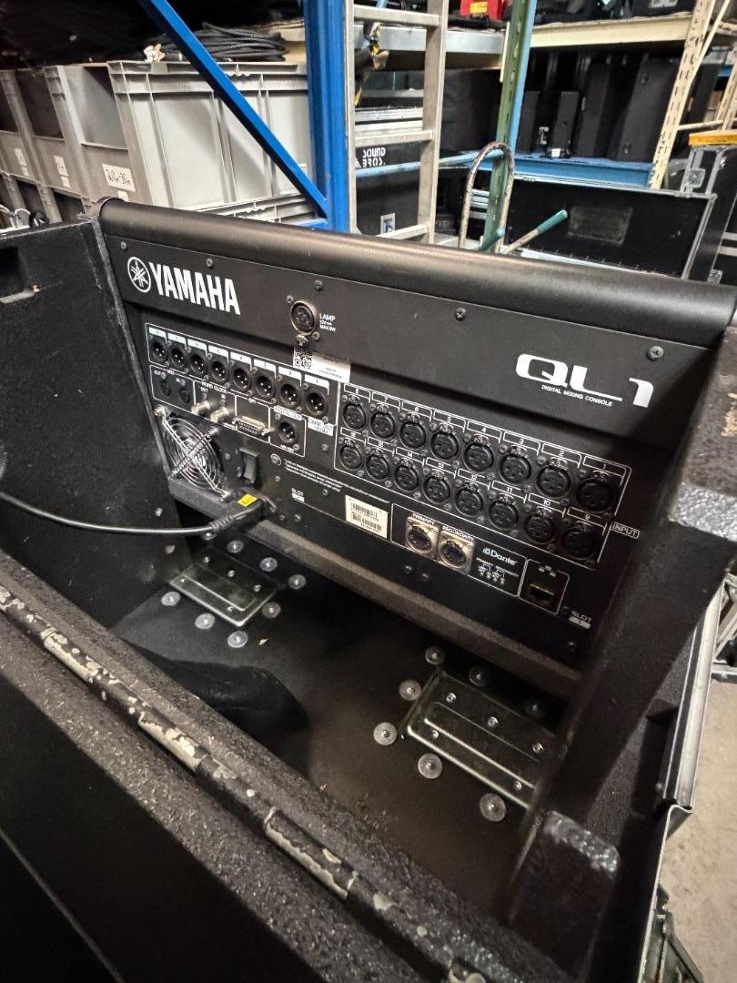 Yamaha QL1 - im Case | 4000 EUR - Gebrauchte-Veranstaltungstechnik.de ...