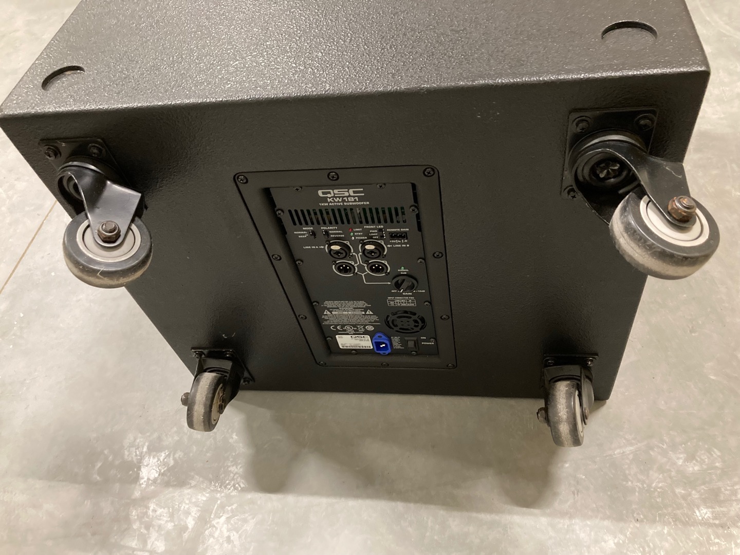 AUCTION CLOSES TODAY AT 8PM QSC KW181 Subwoofer 18 inch with cover EUR Gebrauchte