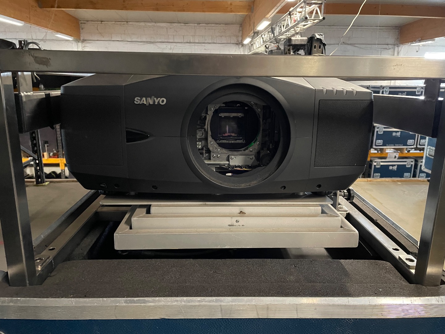 Sanyo XF-46 | 1000 EUR - Gebrauchte-Veranstaltungstechnik.de - Der ...