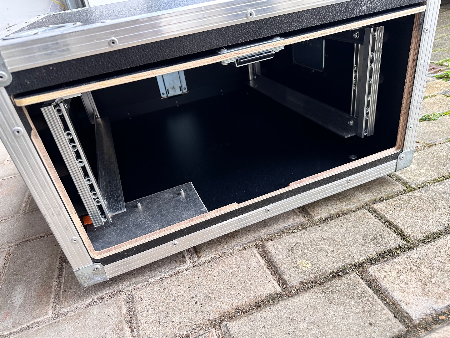 Thon Sliding Door Rack 4 HE Shockmount | 240 EUR - Gebrauchte ...