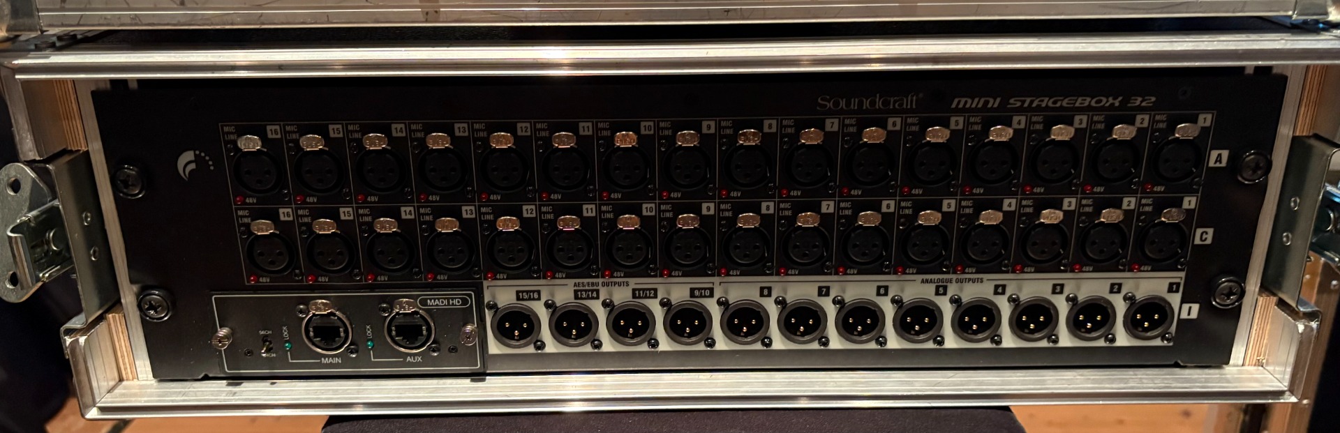 Soundcraft Performer 1 und Impact und Compact Stage Box und Mini ...