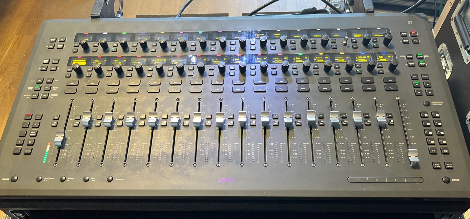 AVID Venue S3L with E3 Processor | 2100 EUR - Gebrauchte ...