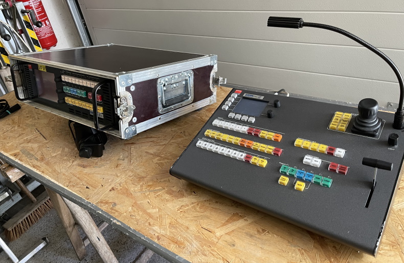 BARCO Screen Pro HD incl. Controller - alles in Flight Cases | 250 EUR ...