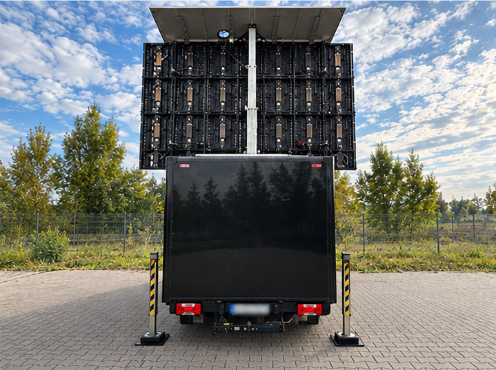 Screen-LED 17,64m² LED-Mobil mit einer 5,6 x 3,15m LEDitgo sB6io LED ...