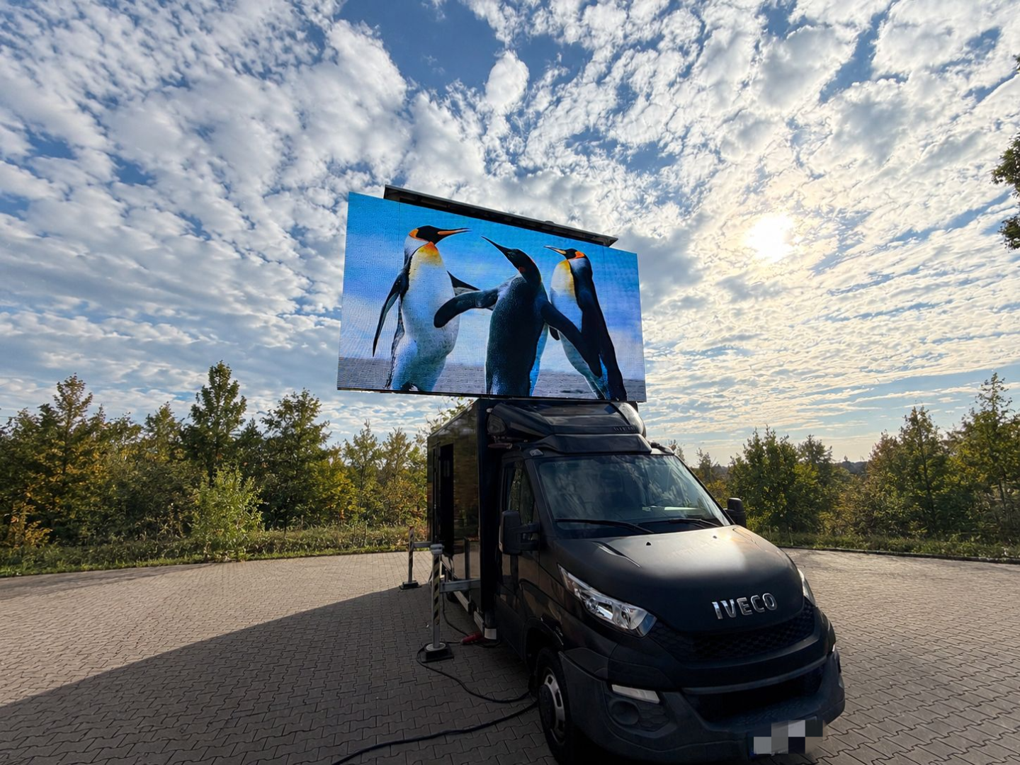 Screen-LED 17,64m² LED-Mobil mit einer 5,6 x 3,15m LEDitgo sB6io LED ...