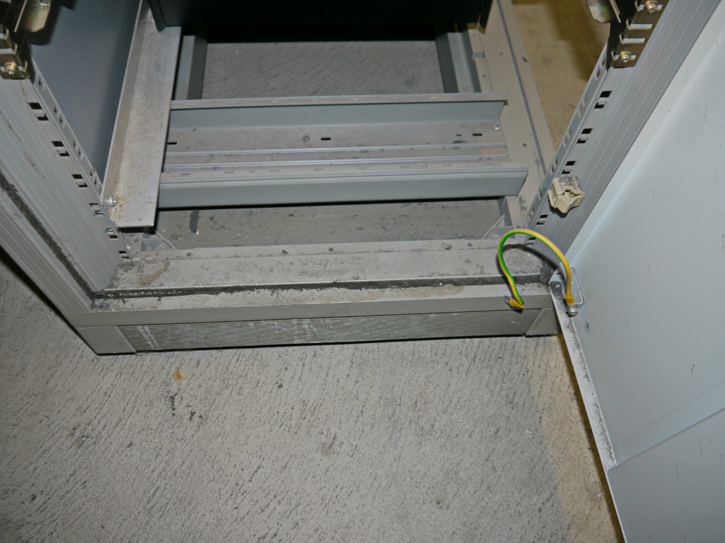 Geräte roll Schrank 19" Zoll mit Ersatz Glas Tür | 240 EUR - Gebrauchte