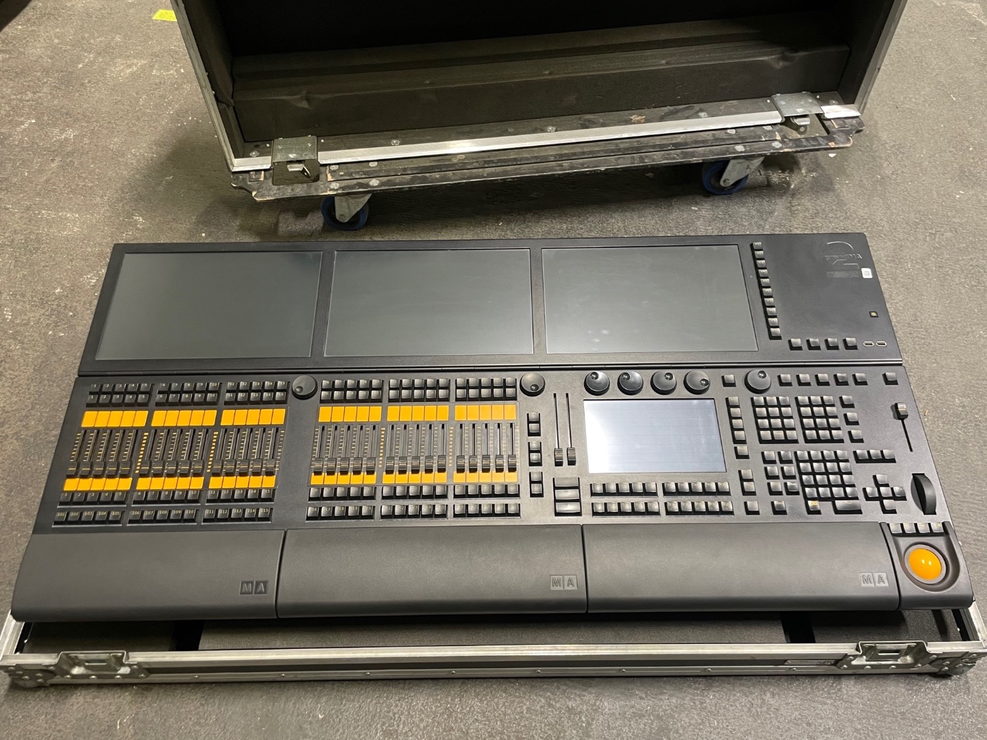 GrandMA2 Full Size | 19800 EUR - Gebrauchte-Veranstaltungstechnik.de ...