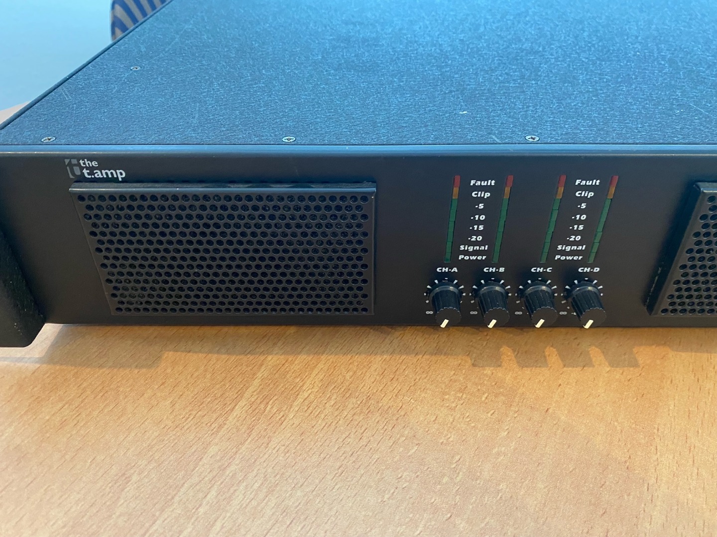 the t.amp TSA4-700 | 350 EUR - Gebrauchte-Veranstaltungstechnik.de ...