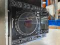 Pioneer CDJ 2000  			
