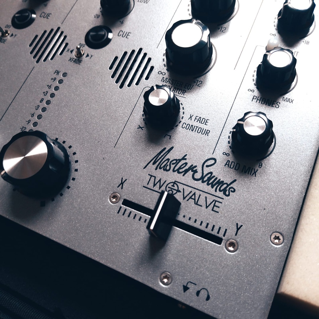 MASTERSOUNDS Radius Two Valve + FX Unit + LinearPOWER 2700 EUR